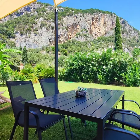 Апартаменты Amaryllis Палеокастрица