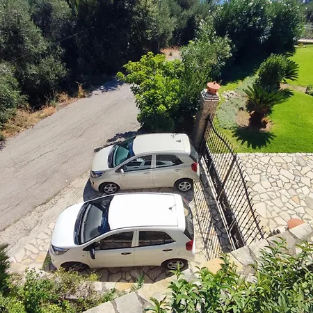 Апартаменты Amaryllis Палеокастрица